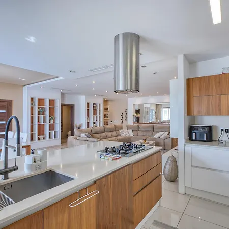 Penthouse With Two Terraces, 3 Bed *